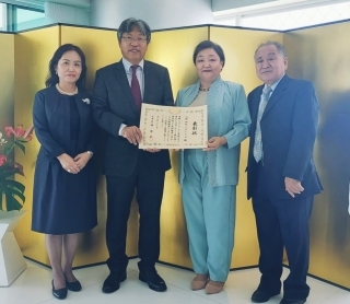 令和4年度外務大臣表彰授与式の実施について(イザンジェラ・ゴテ・カワノ バイア日伯文化協会連合会会長)